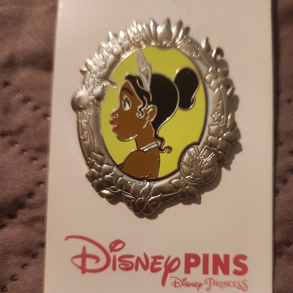 Disney Princess Tiana Pin Set - Picture 2 of 3